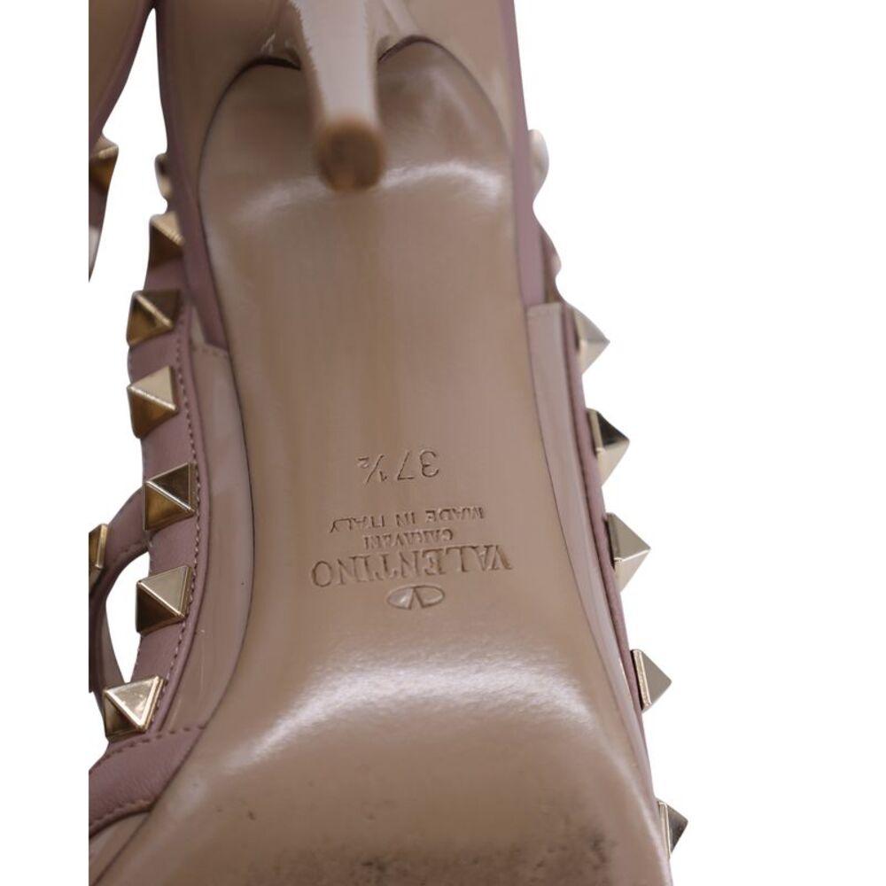 Valentino Garavani Rockstud Sandals in Beige Patent Leather - Picture 7 of 8